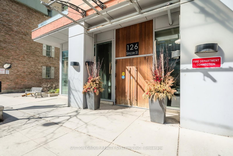 1307 - 126 Simcoe St, Toronto, M5H 4E6 | Image 2