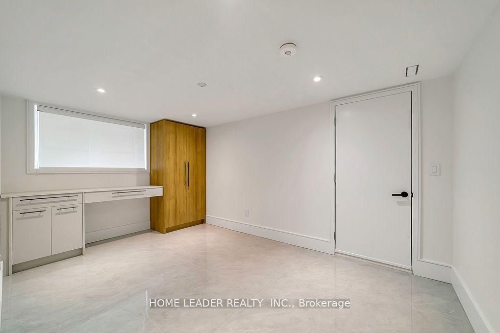 169 Poyntz Avenue - Photo 33