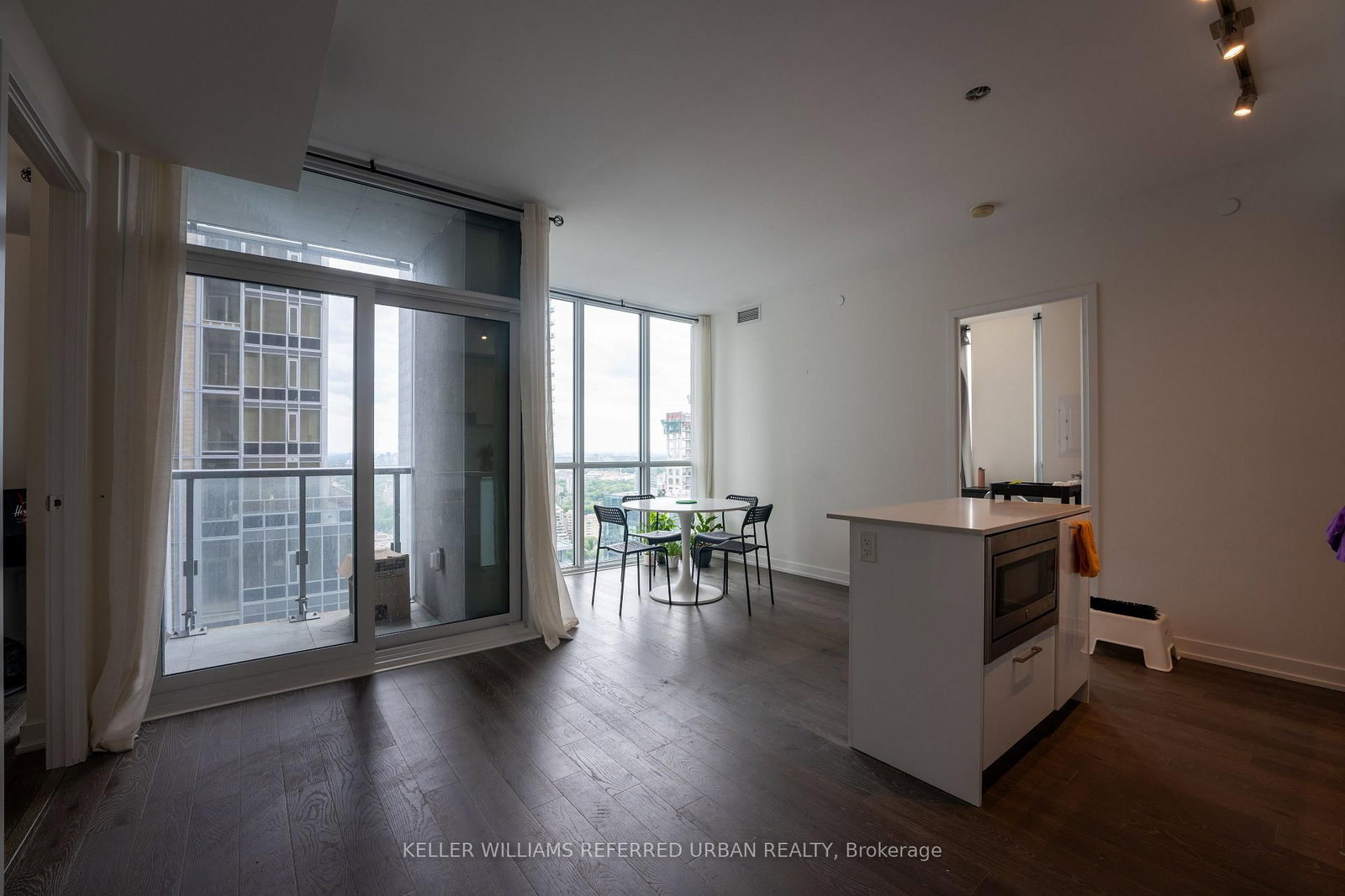 1 Yorkville Avenue, Unit 3305