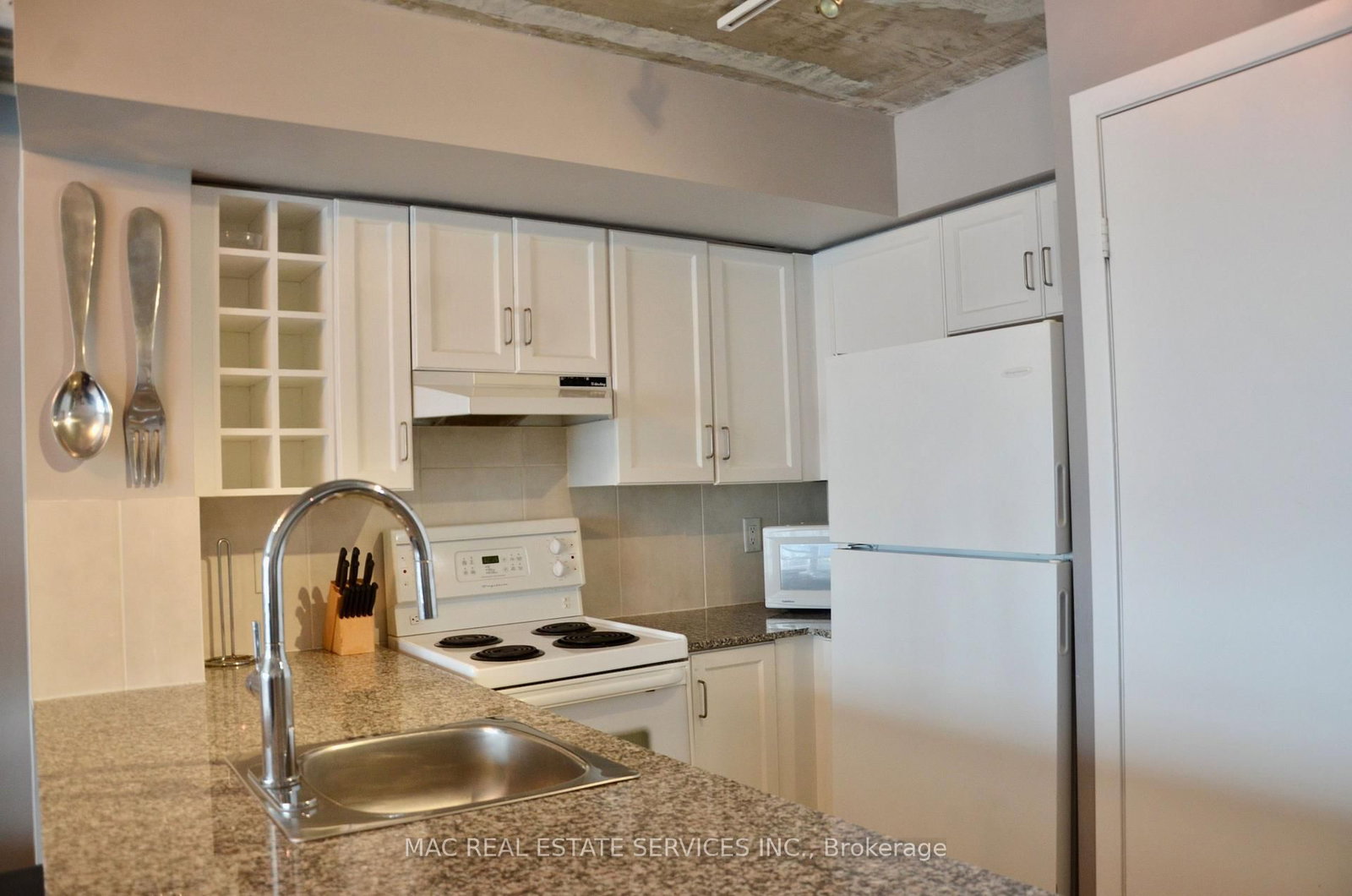 210 Victoria Street, Unit 3302 - Photo 10