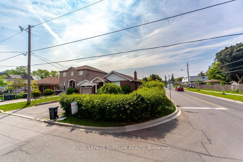 109 Regina Ave, Toronto, M6A 1R5 | Image 2