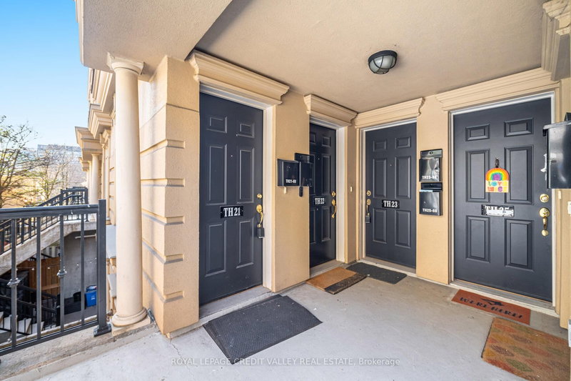 TH21 - 88 Carr St, Toronto, M5T 1B7 | Image 3