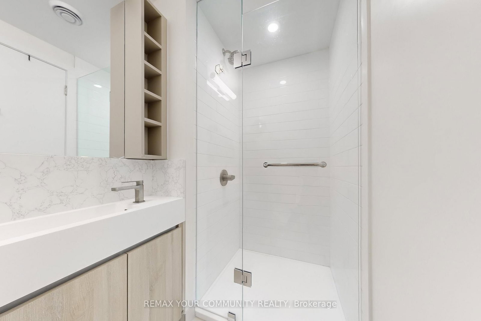 319 Jarvis Street E, Unit 1817 - Photo 14