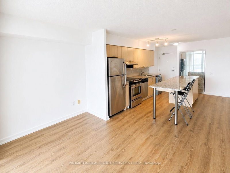 712 - 29 Singer Crt, Toronto, M5V 3Z7 | Image 3