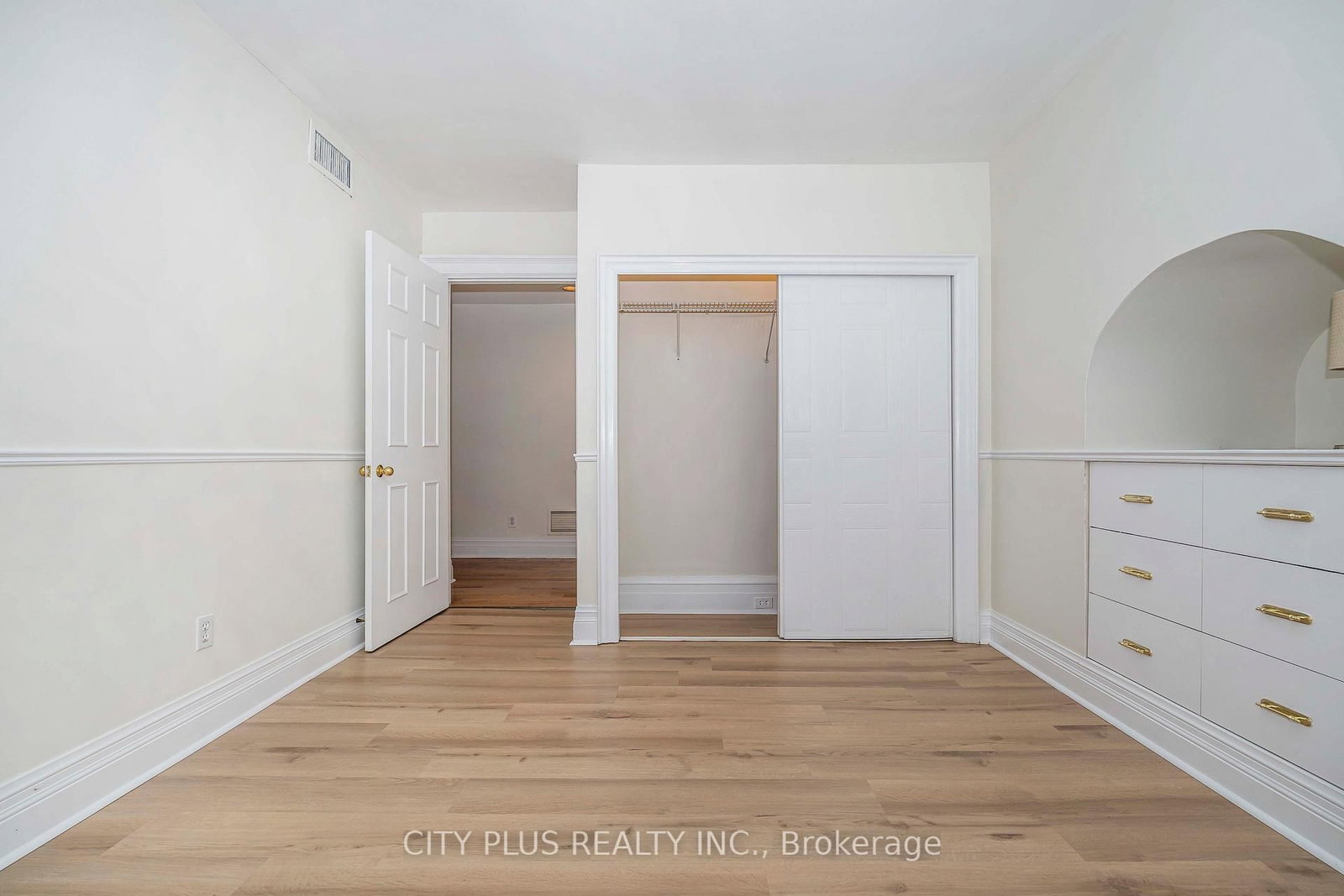 88 Lowther Avenue, Unit 102 - Photo 10