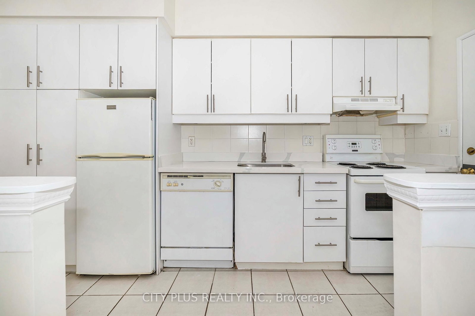 88 Lowther Avenue, Unit 102 - Photo 5