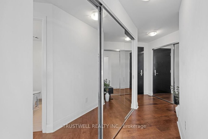 2410 - 1080 Bay St, Toronto, M5S 0A5 | Image 2