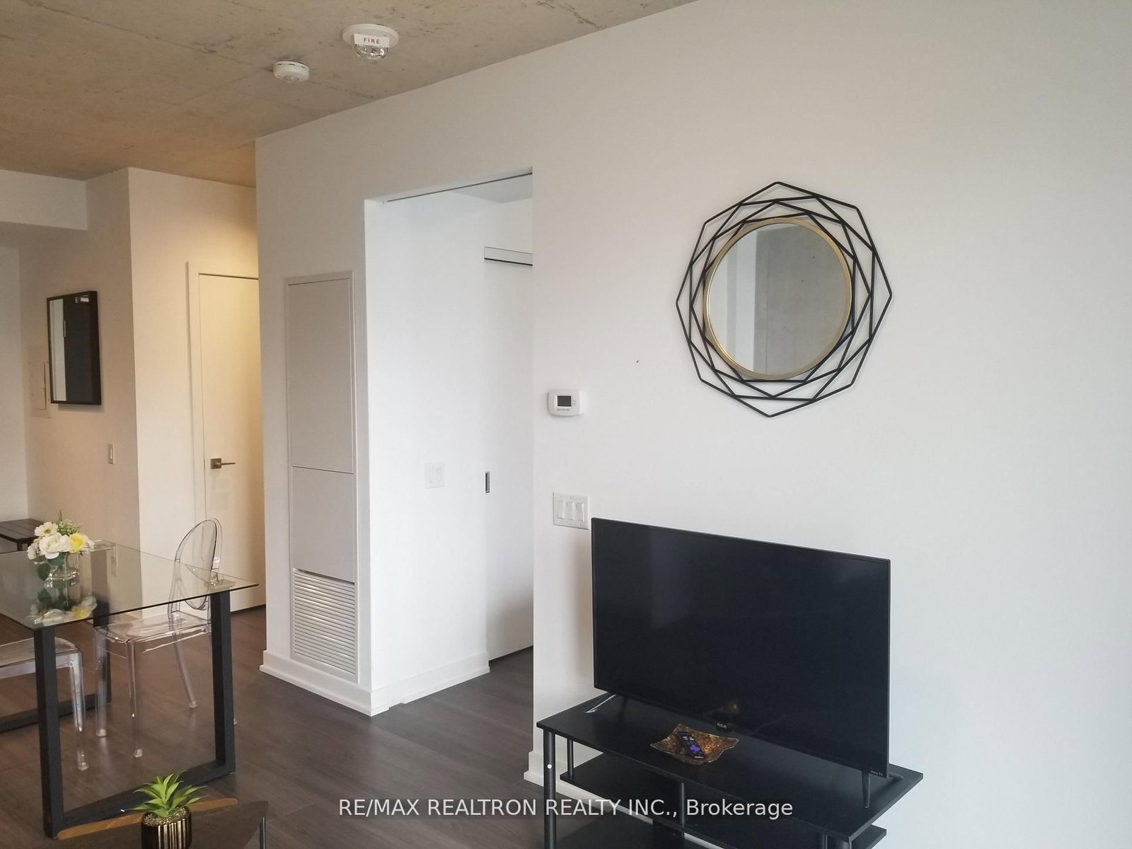 55 Ontario Street, Unit 706 - Photo 8