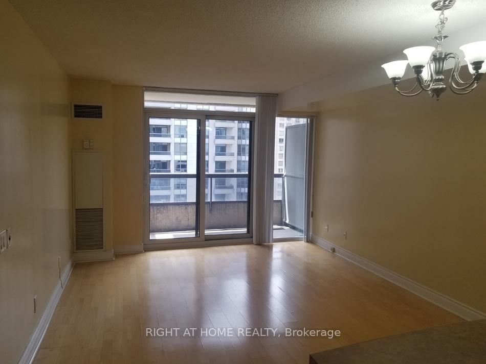 15 Northtown Way, Unit 1716 - Photo 4
