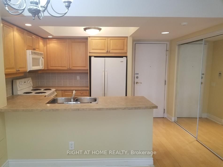 15 Northtown Way, Unit 1716 - Photo 8