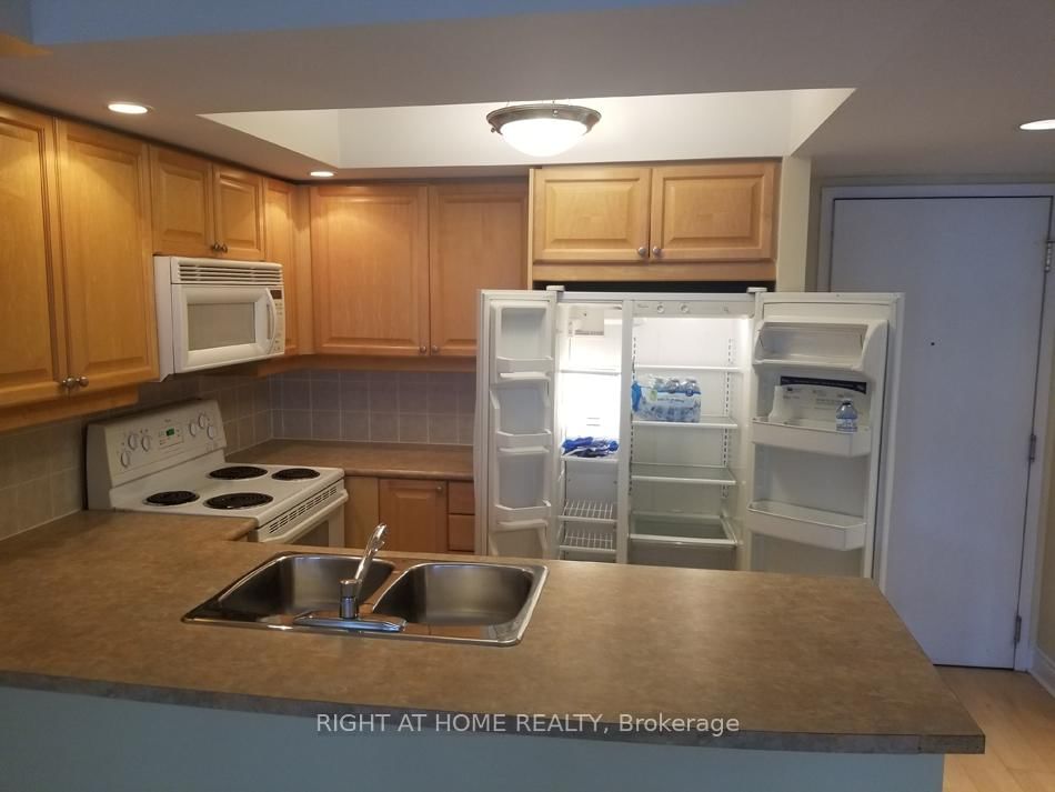 15 Northtown Way, Unit 1716 - Photo 9