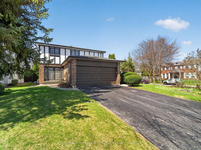 25 Harlington Rd, Toronto, M3B 3G3 | Image 2