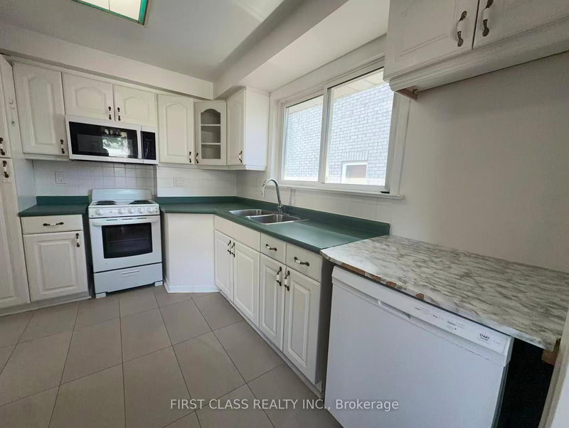 109 Goulding Ave, Toronto, M2M 1L3 | Image 3