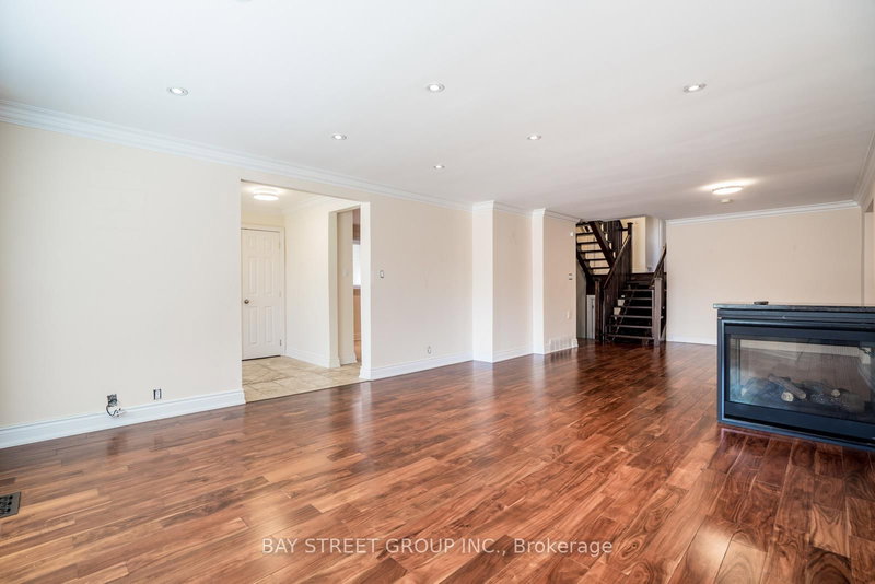 38 Foursome Cres, Toronto, M2P 1W3 | Image 3