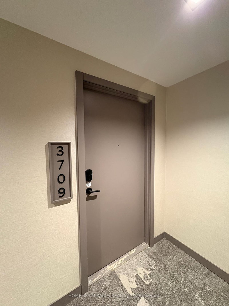 3709 - 634 church St, Toronto, M4Y 0G9 | Image 2