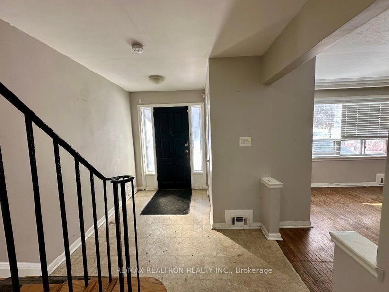 38 Southbourne Ave, Toronto, M3H 1A5 | Image 2