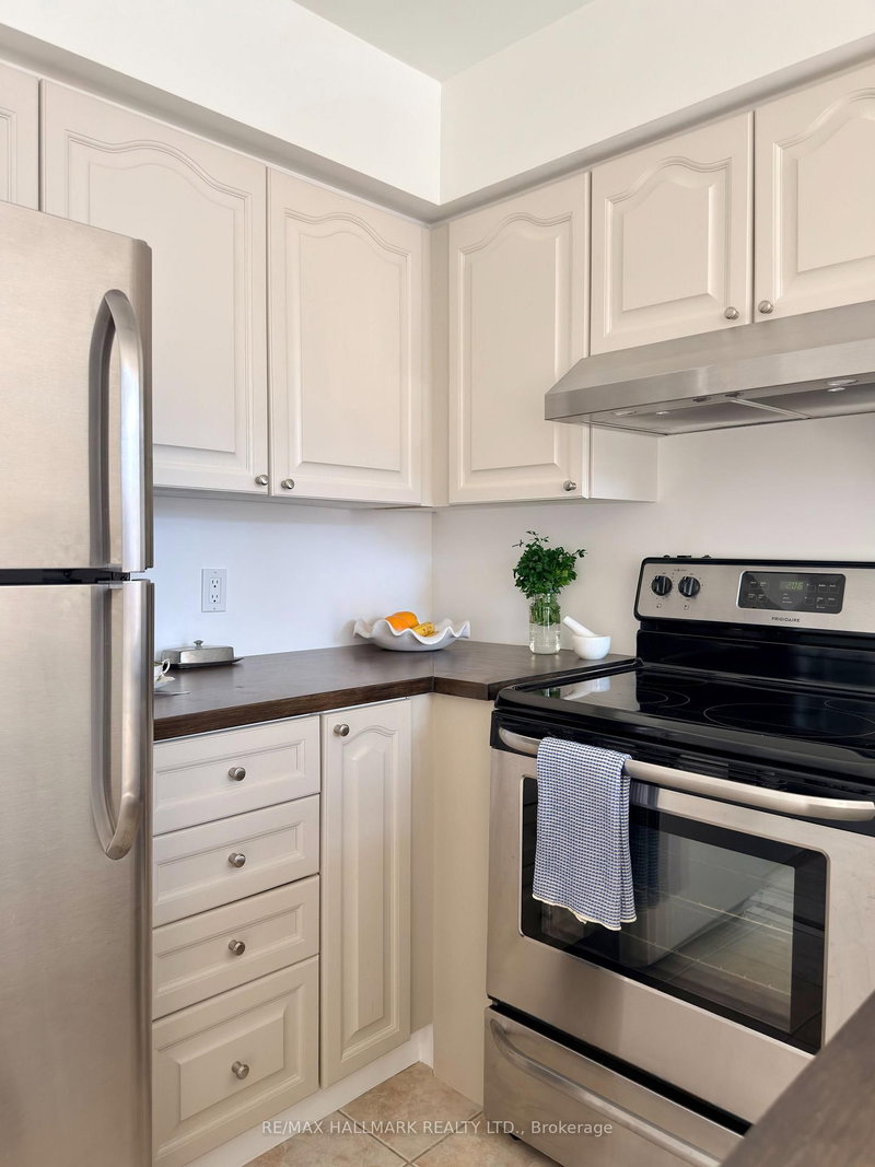 2705 - 27 Sudbury St, Toronto, M6J 3W6 | Image 2