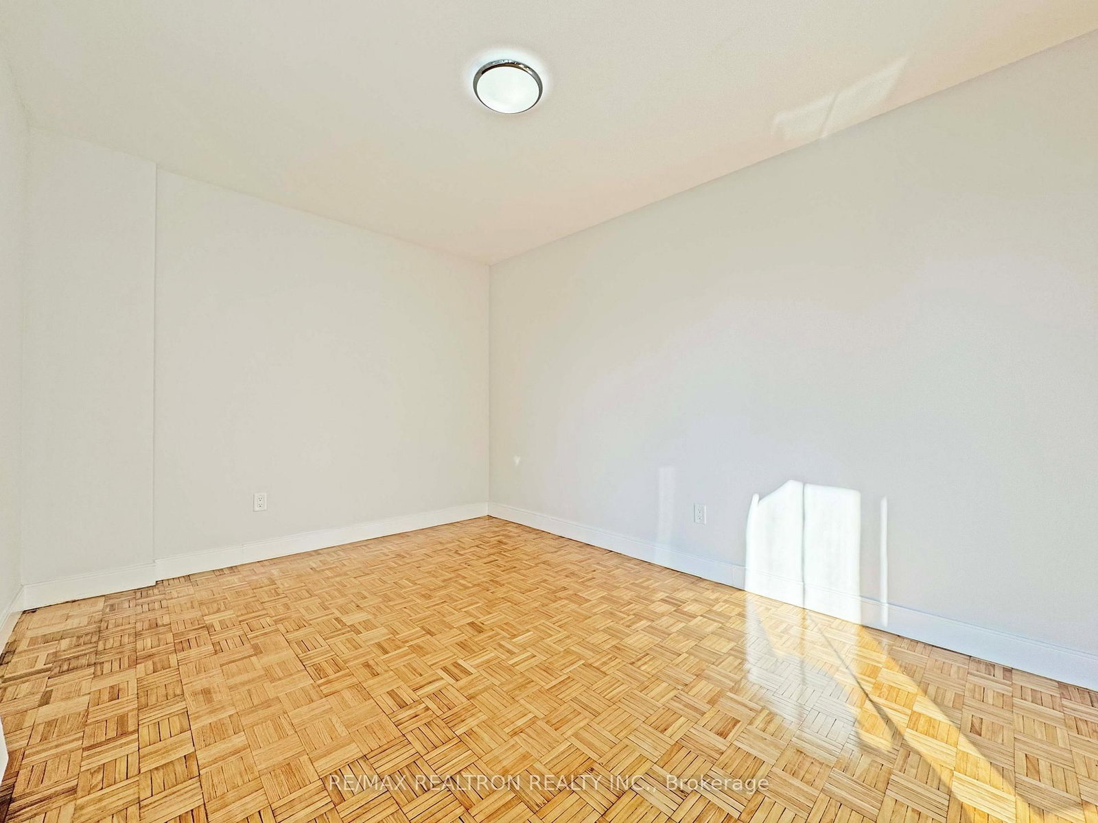 276 St George Street, Unit 301 - Photo 11