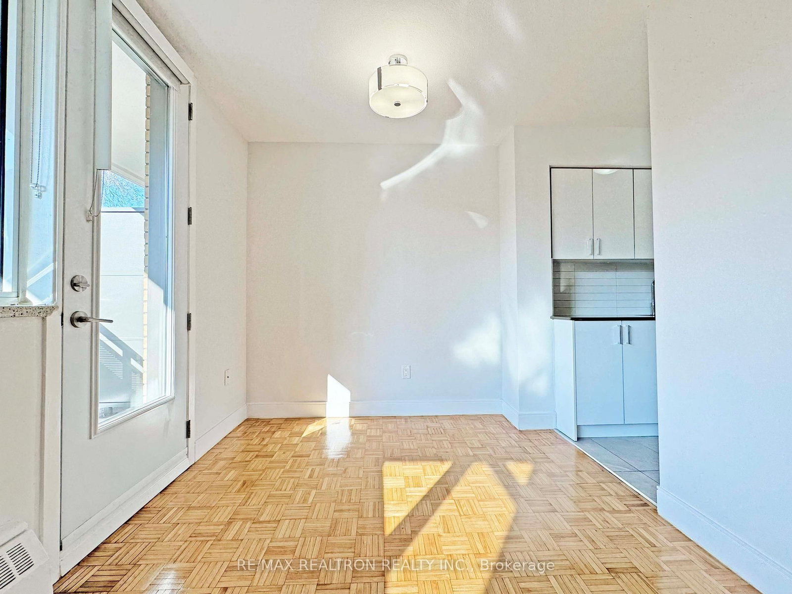 276 St George Street, Unit 301 - Photo 5