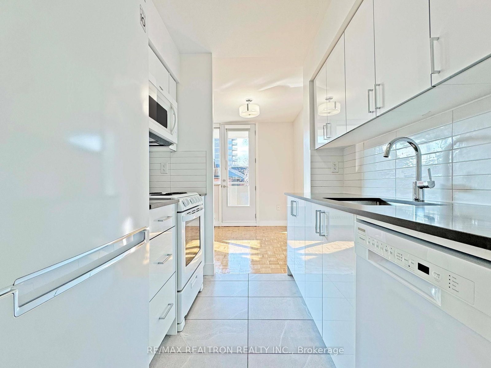 276 St George Street, Unit 301 - Photo 6