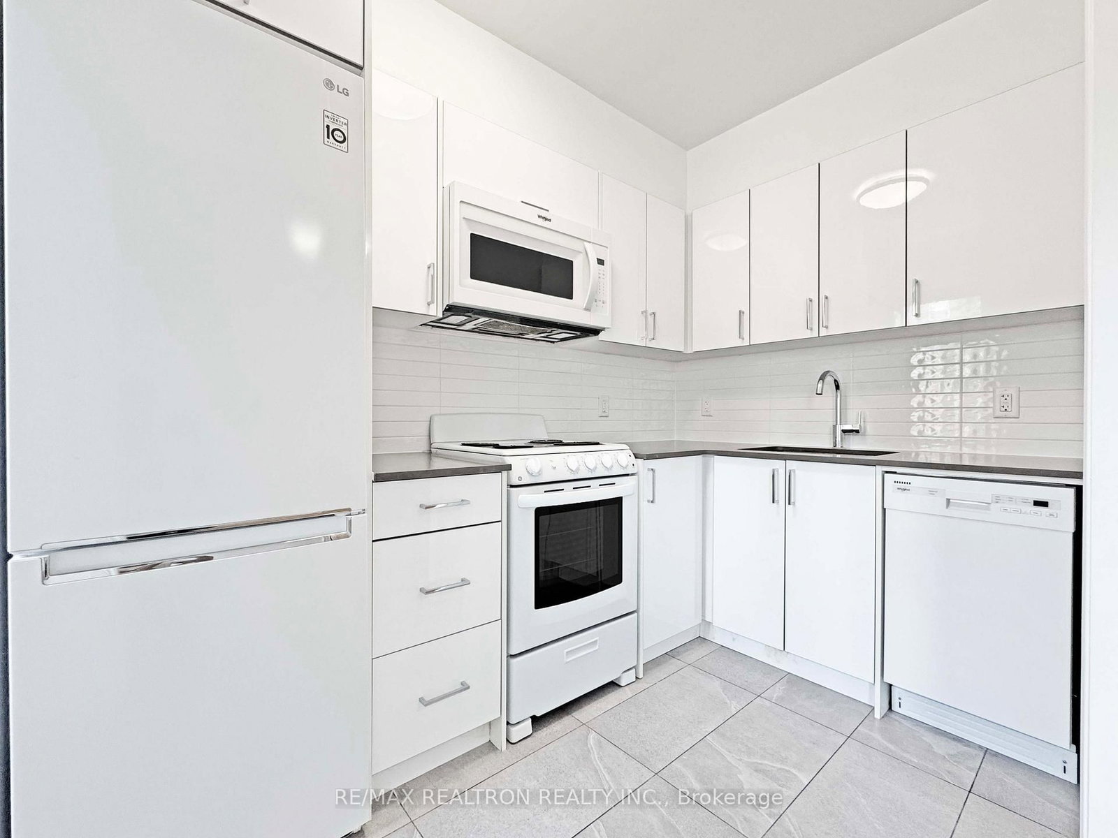 398 Avenue Road, Unit 326 - Photo 5