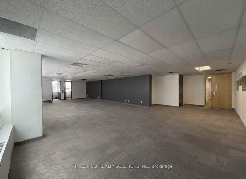 202 - 1 Valleybrook Dr, Toronto, M3B 2S7 | Image 2