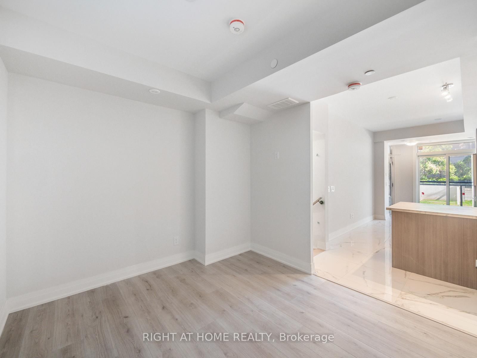 262 Finch Avenue E, Unit 5 - Photo 10