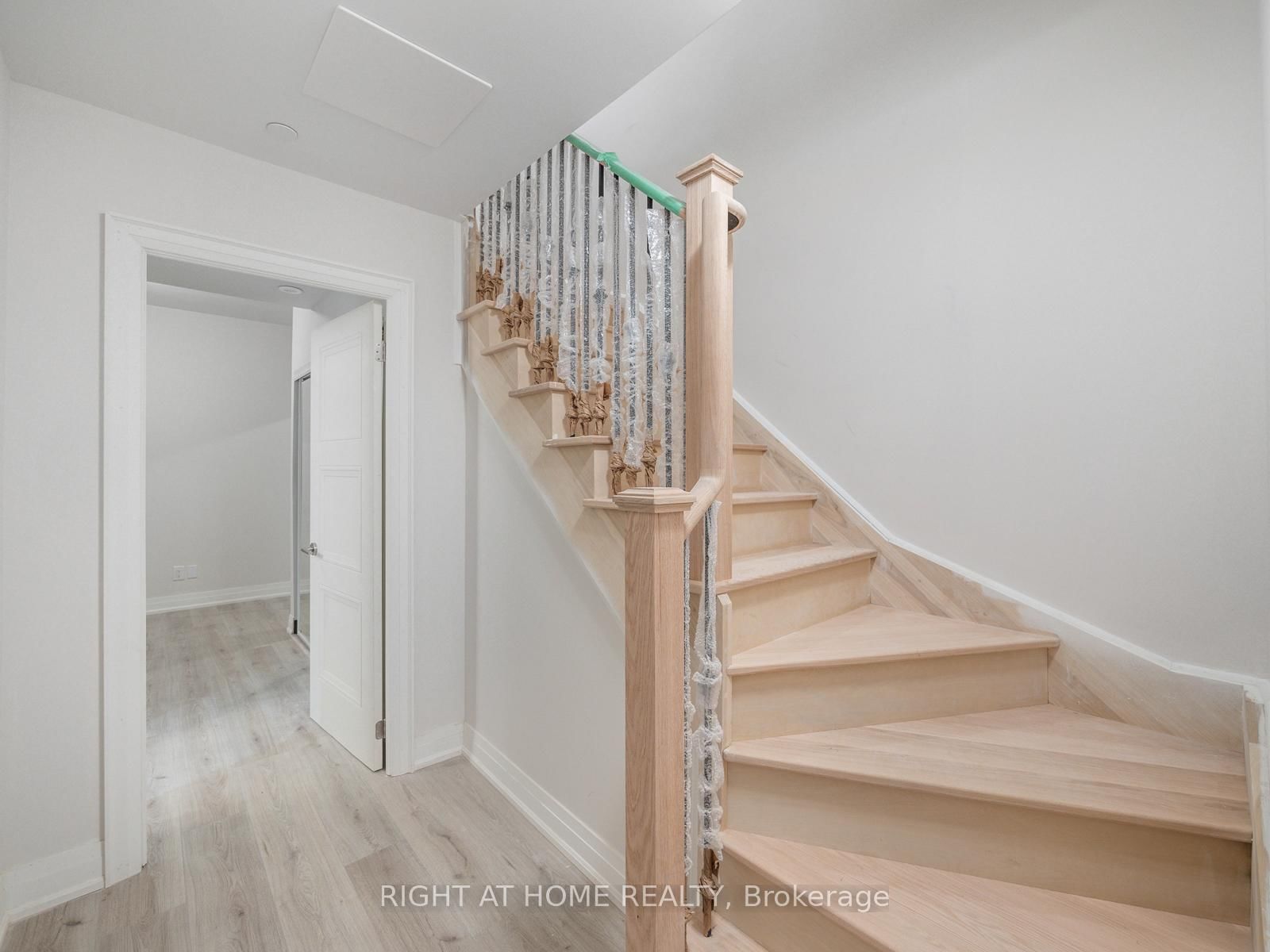 262 Finch Avenue E, Unit 5 - Photo 11