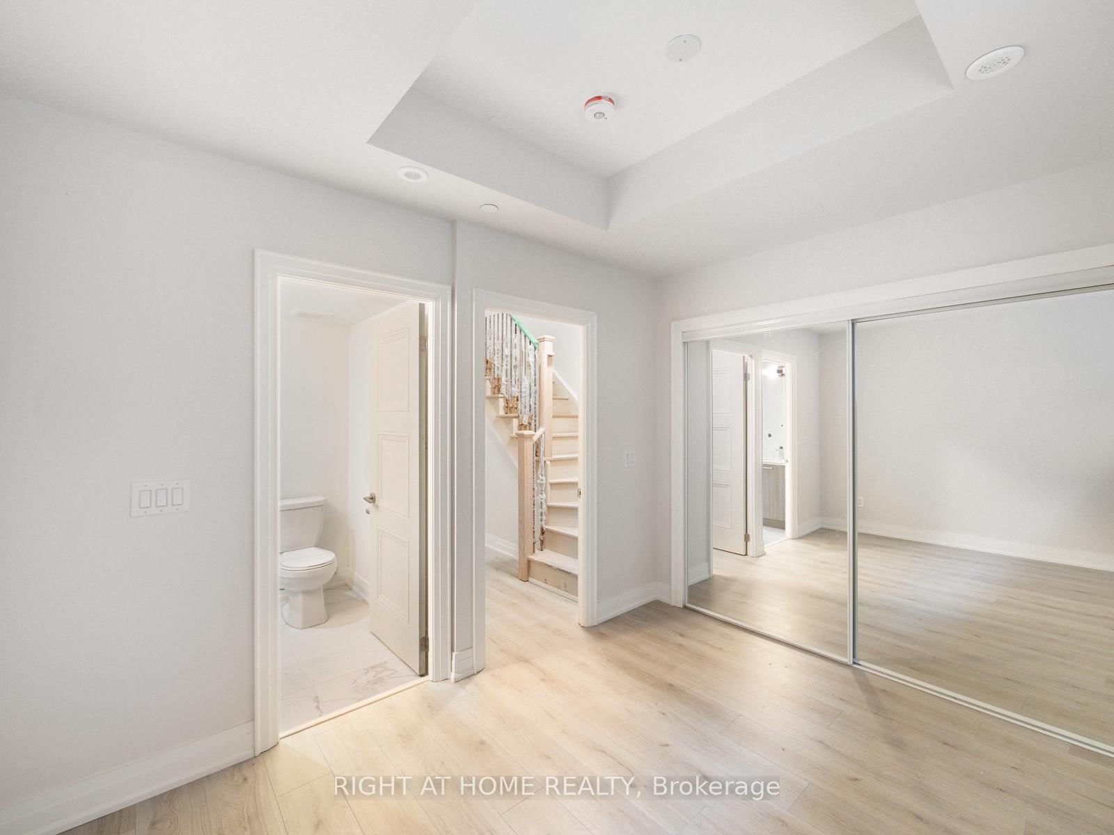 262 Finch Avenue E, Unit 5 - Photo 13