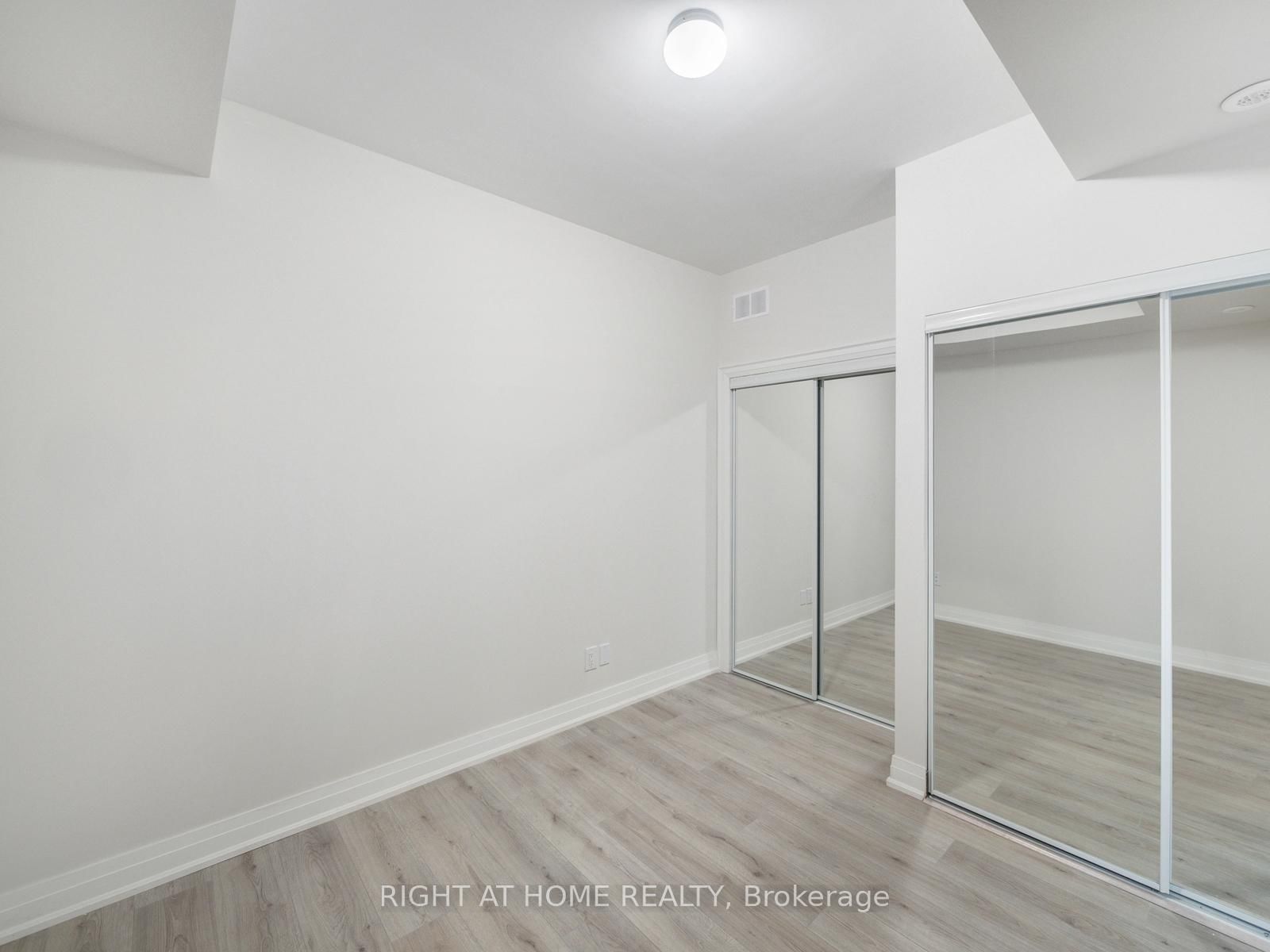 262 Finch Avenue E, Unit 5 - Photo 17