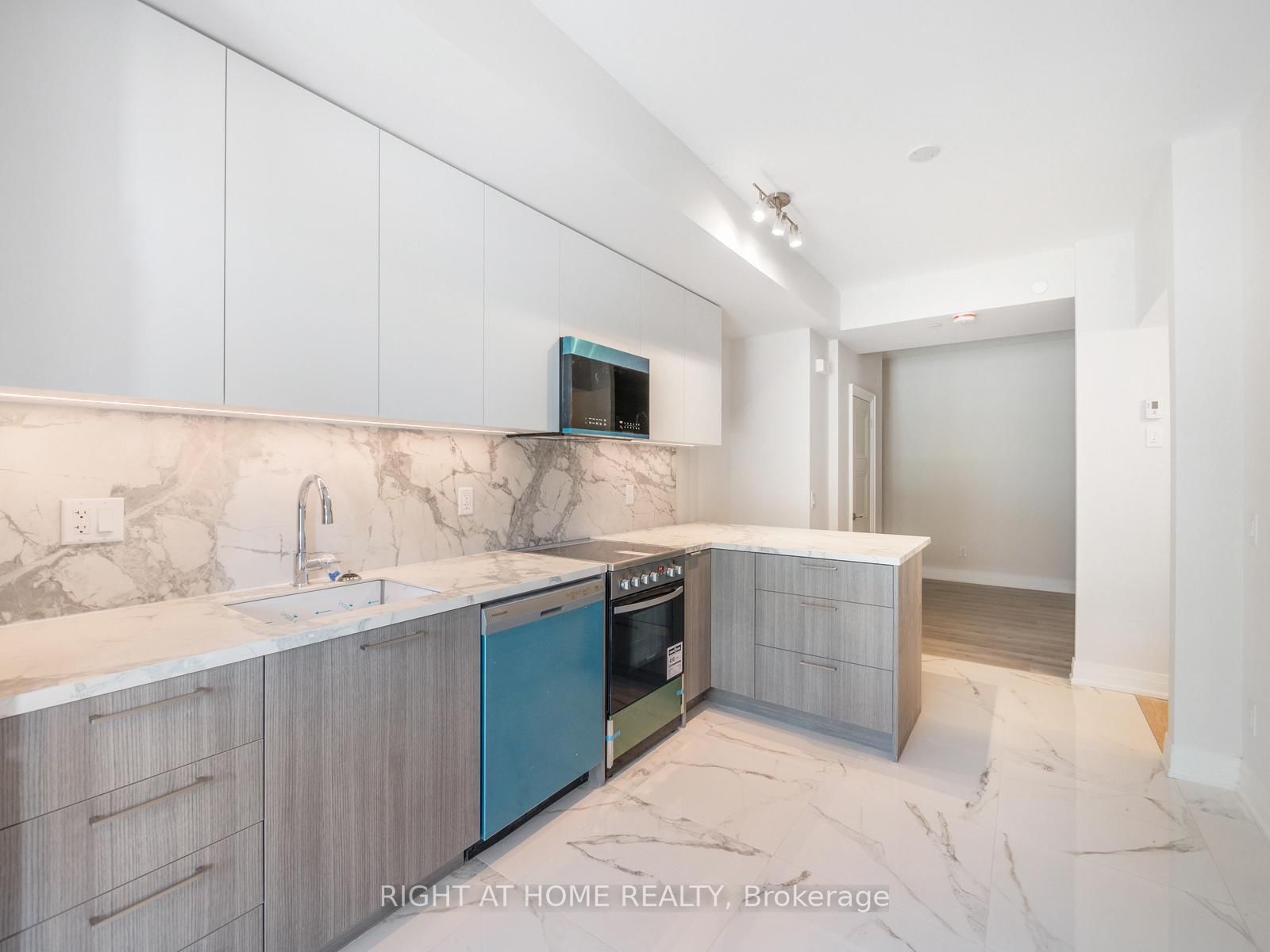 262 Finch Avenue E, Unit 5 - Photo 5