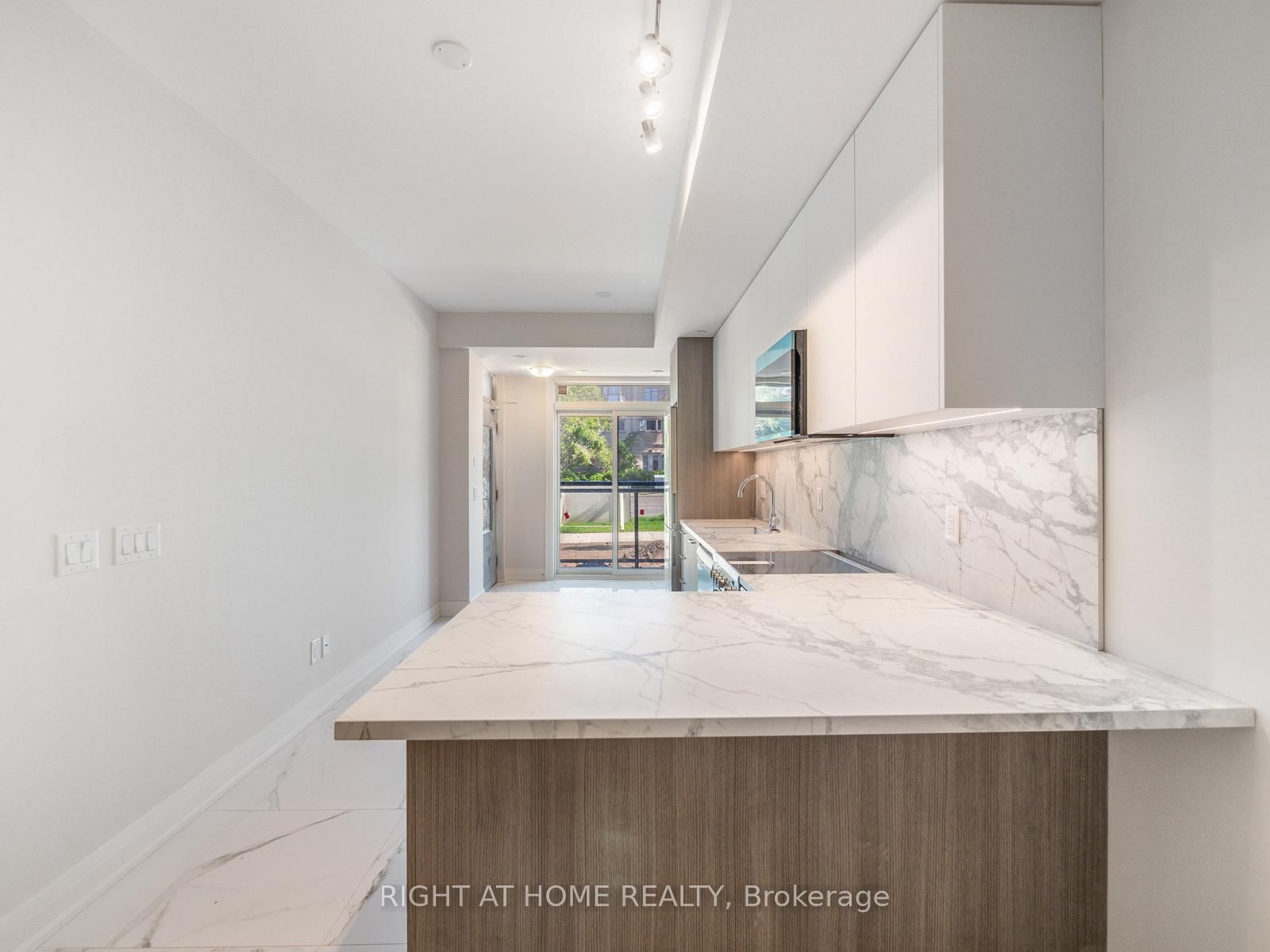 262 Finch Avenue E, Unit 5 - Photo 6