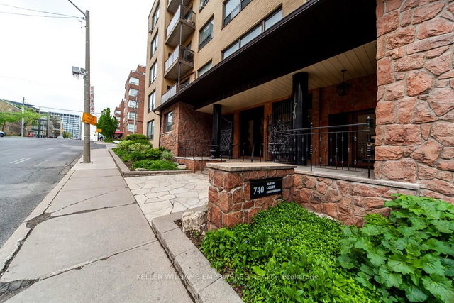 205 - 740 Eglinton Avenue W