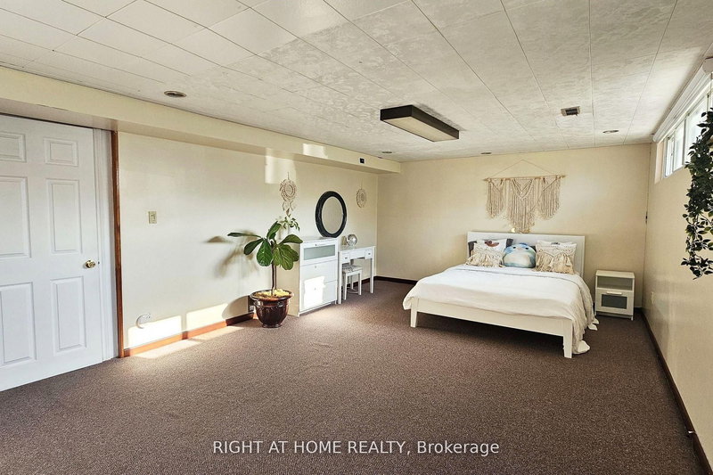 Lower - 58 Caines Ave, Toronto, M2R 2L3 | Image 3