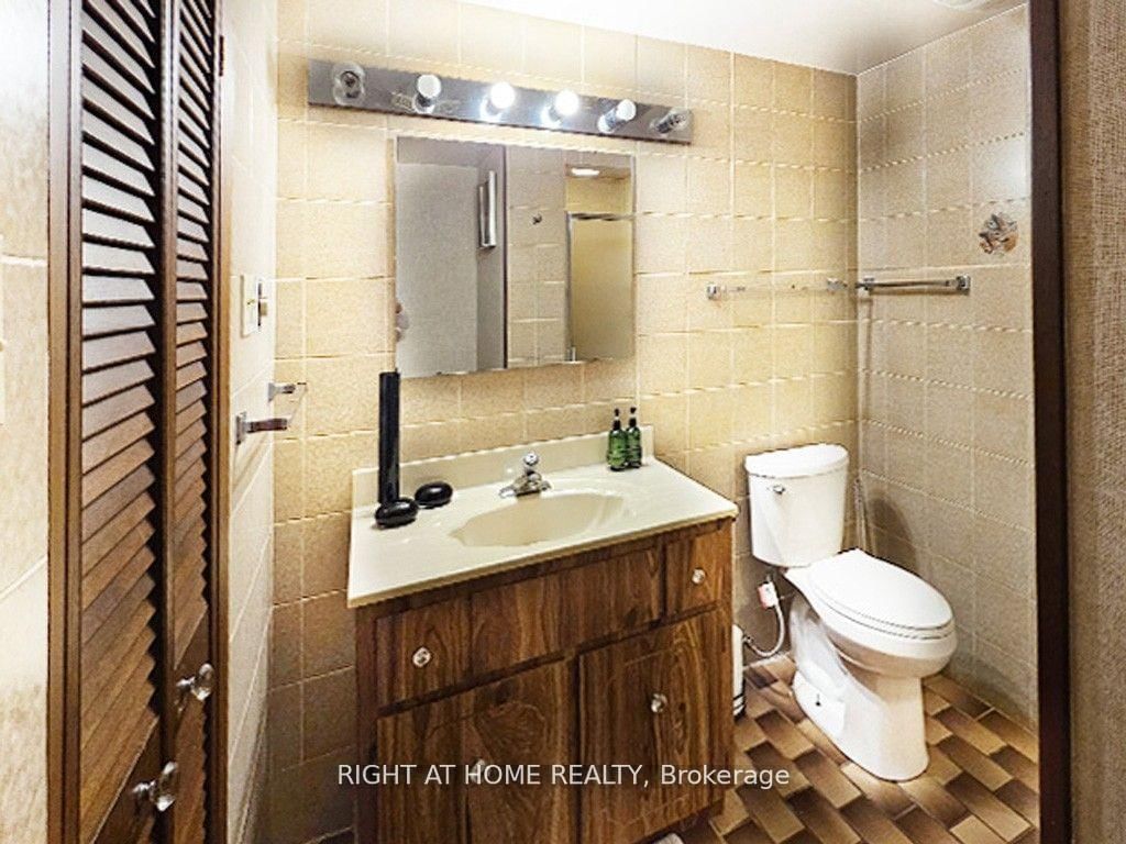 58 Caines Avenue, Unit Lower - Photo 9