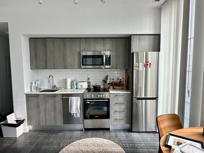 2209-28 Wellesley Street East, Toronto, Ontario image-0-1