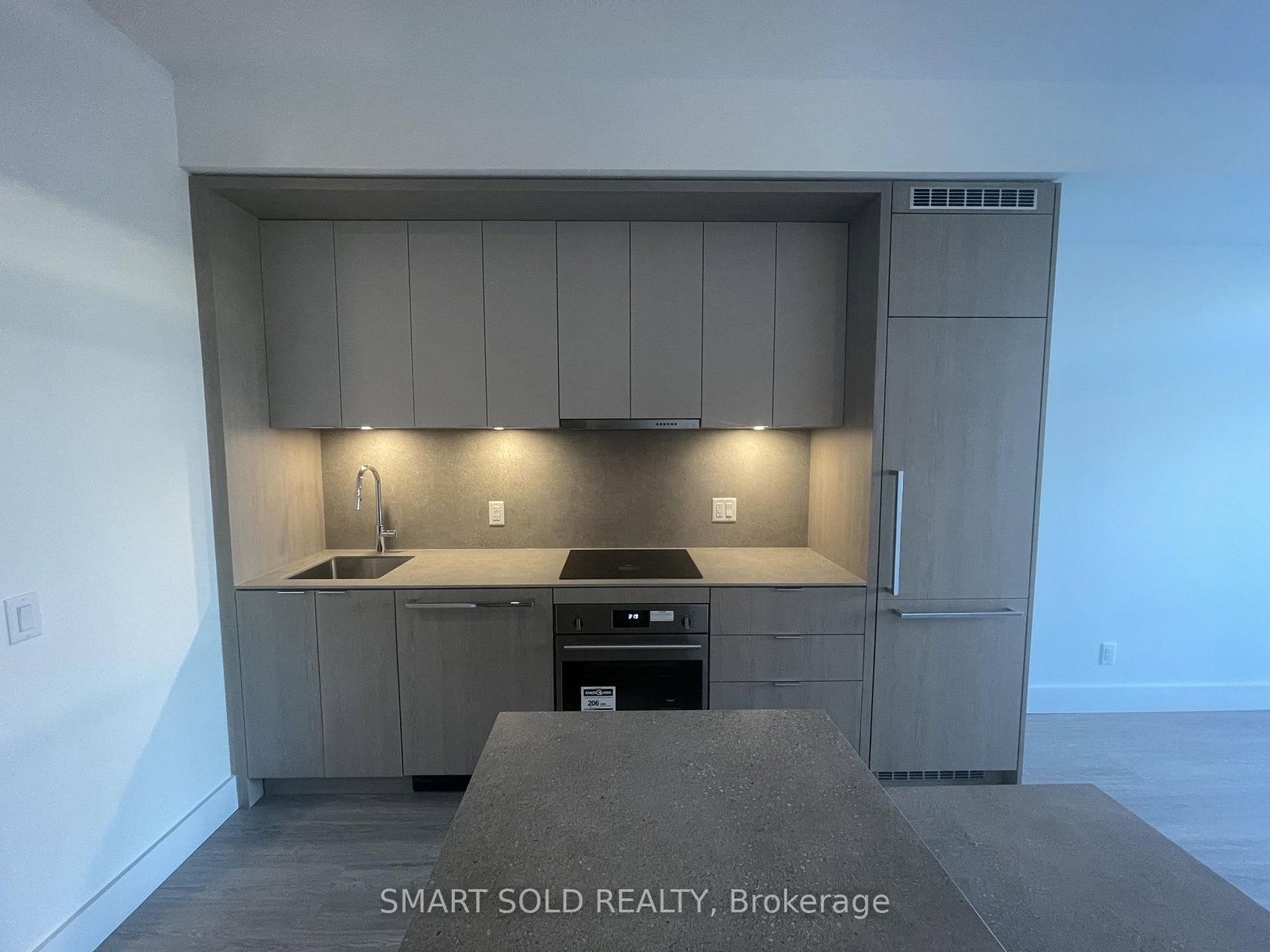 6 Greenbriar Road, Unit 517 - Photo 2