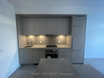 517-6 Greenbriar Road, Toronto, Ontario image-0-1