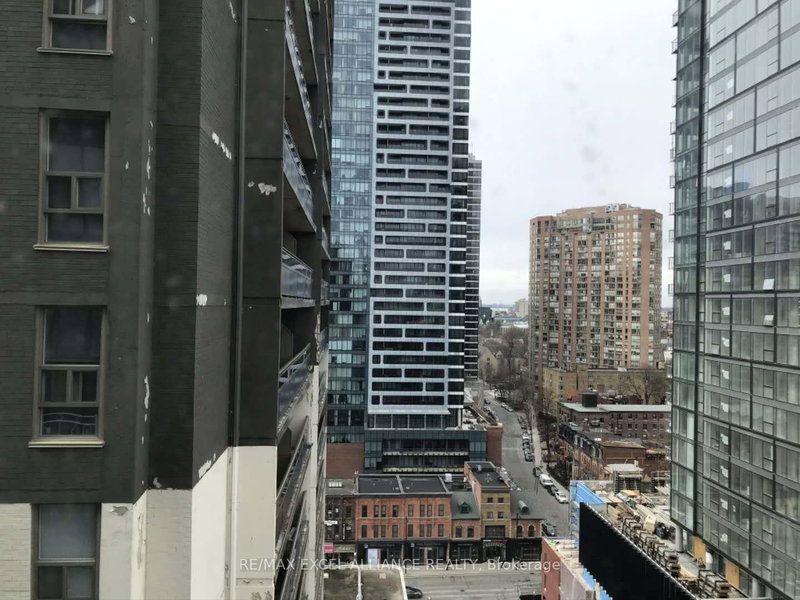 1402 - 17 Dundonald St, Toronto, M4Y 0E4 | Image 3