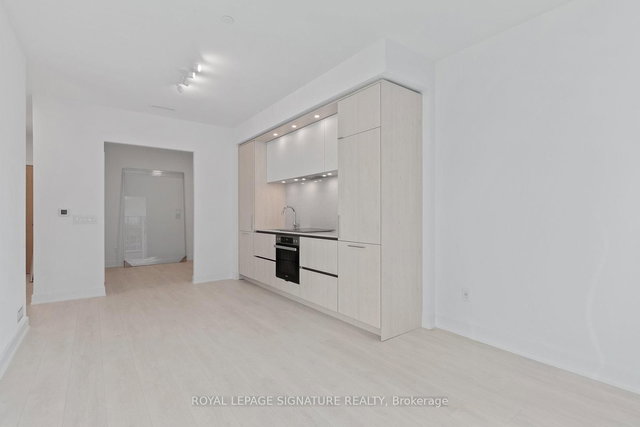 2711 - 35 Mercer Street