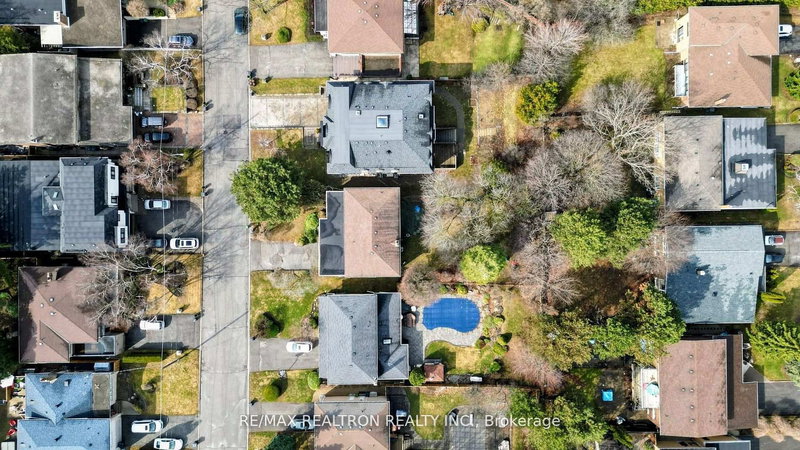 10 HEARTHSTONE Cres, Toronto, M2R 1G3 | Image 3