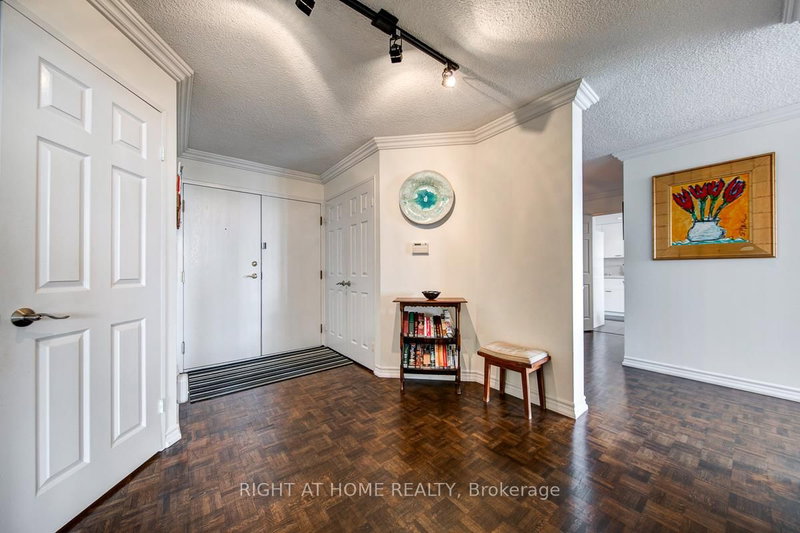 1405 - 280 Simcoe St, Toronto, M5T 2Y5 | Image 3