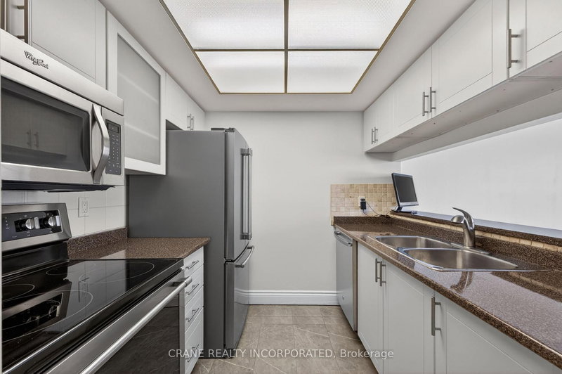 1605 - 77 Harbour Sq, Toronto, M5J 2S2 | Image 2