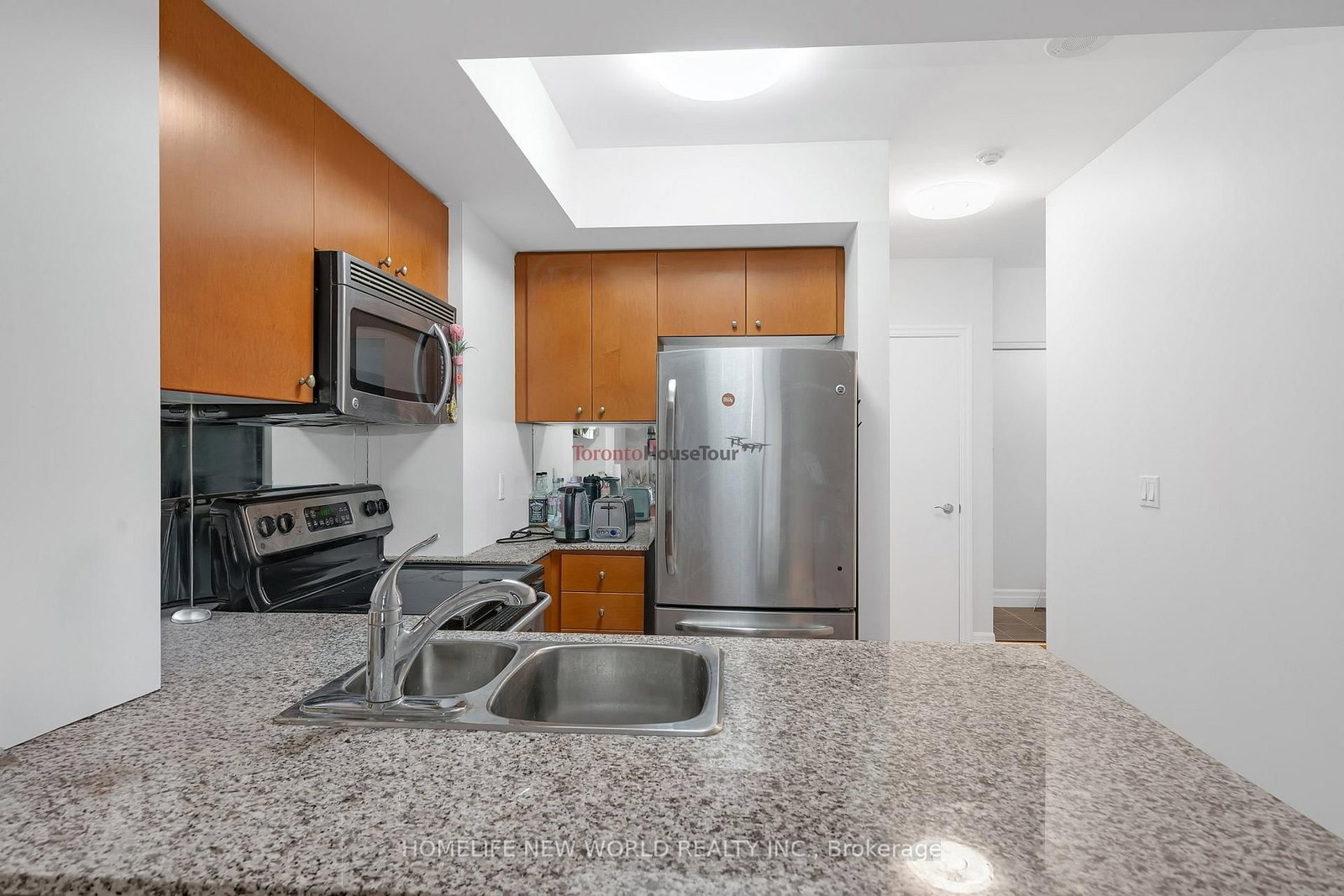 8 Scollard Street, Unit 509 - Photo 8