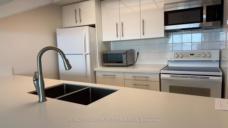 2309 - 99 Harbour Sq, Toronto, M5J 2H2 | Image 2