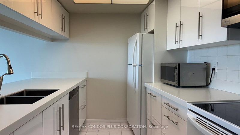 2309 - 99 Harbour Sq, Toronto, M5J 2H2 | Image 3