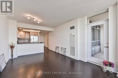 2321-15 Northtown Way, Toronto, Ontario image-0-3