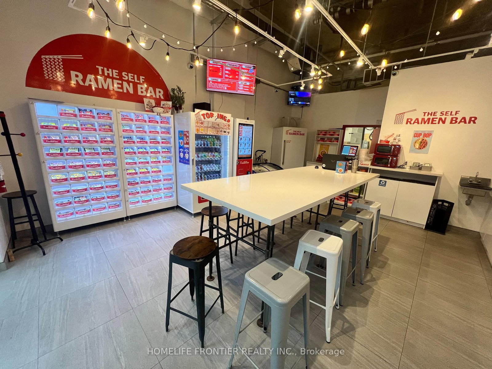 233 College Street, Unit C - Photo 2