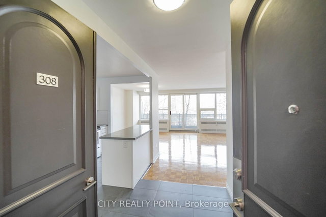 705 - 10 Shallmar Boulevard