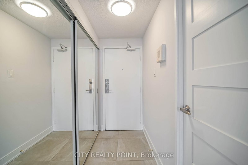 1409 - 33 Isabella St, Toronto, M4Y 2P7 | Image 2